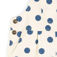 Hoe schattig is deze nola spencer tuinbroek in de variant blue dot van het merk Konges Slojd? Deze jurk is geweldig voor over een leuke trui of een schattig t-shirt. De tuinbroek is is gemaakt van een zware en kwalitatieve stof. VanZus