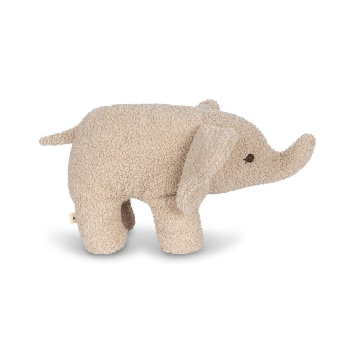 Bied je kindje comfort en een lief vriendje voor tijdens het slapen en spelen met deze lieve olifant knuffel in de variant foxie oat van het merk Konges Slojd. De olifant is ontzettend zacht en ziet er heel lief uit. VanZus