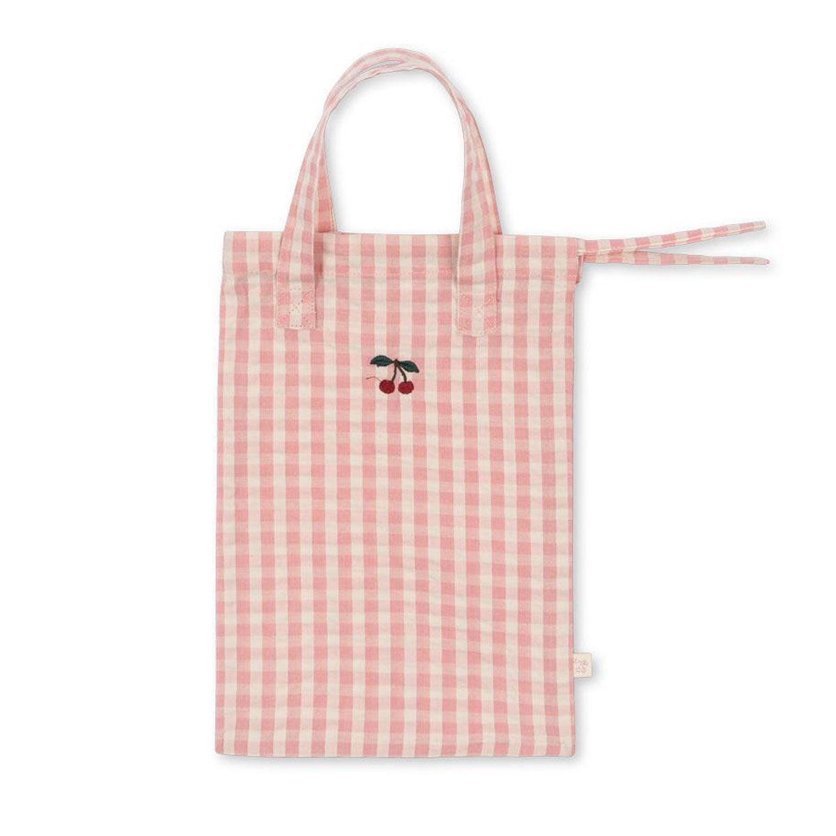 Speelt je kindje het allerliefst met een pop? Dan is deze verzorgingsset voor poppen in de variant powder pink check van Konges Slojd een must-have voor jouw kleine poppenmoeder! Verschoon de luier van de pop, dek de pop lekker toe of doe een slabbetje om voordat de pop te eten krijgt. VanZus