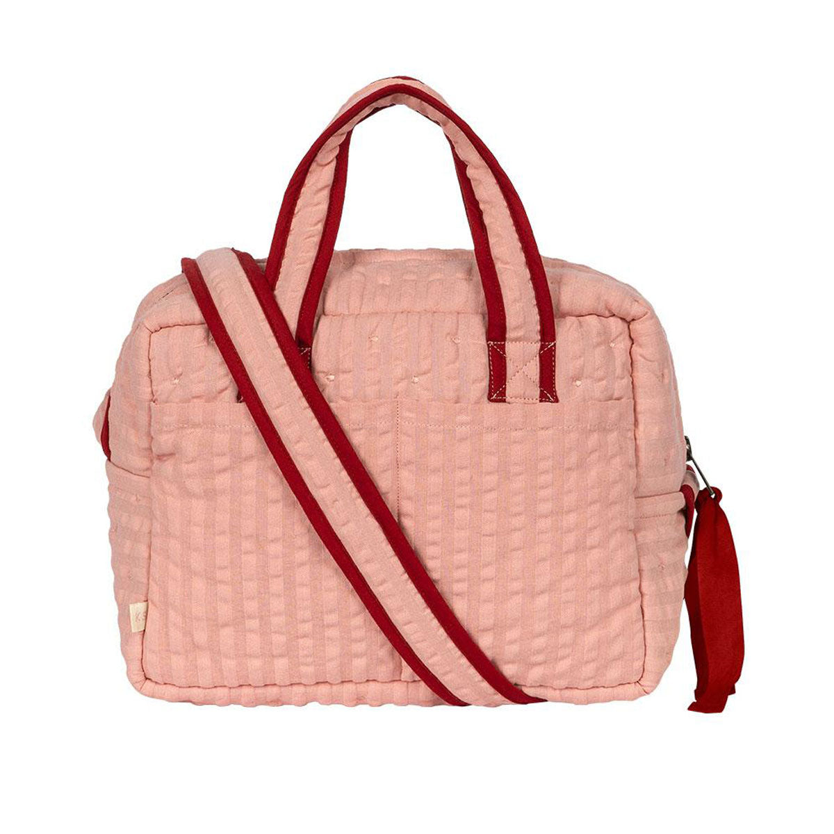 Wil jouw kindje graag op jou lijken en ook mama of papa spelen? Dan is deze verzorgingstas speciaal voor poppen van Konges Slojd, in de print mellow rose, het perfecte speelgoed! In deze tas kan je kindje alle spulletjes van zijn of haar pop meenemen. VanZus