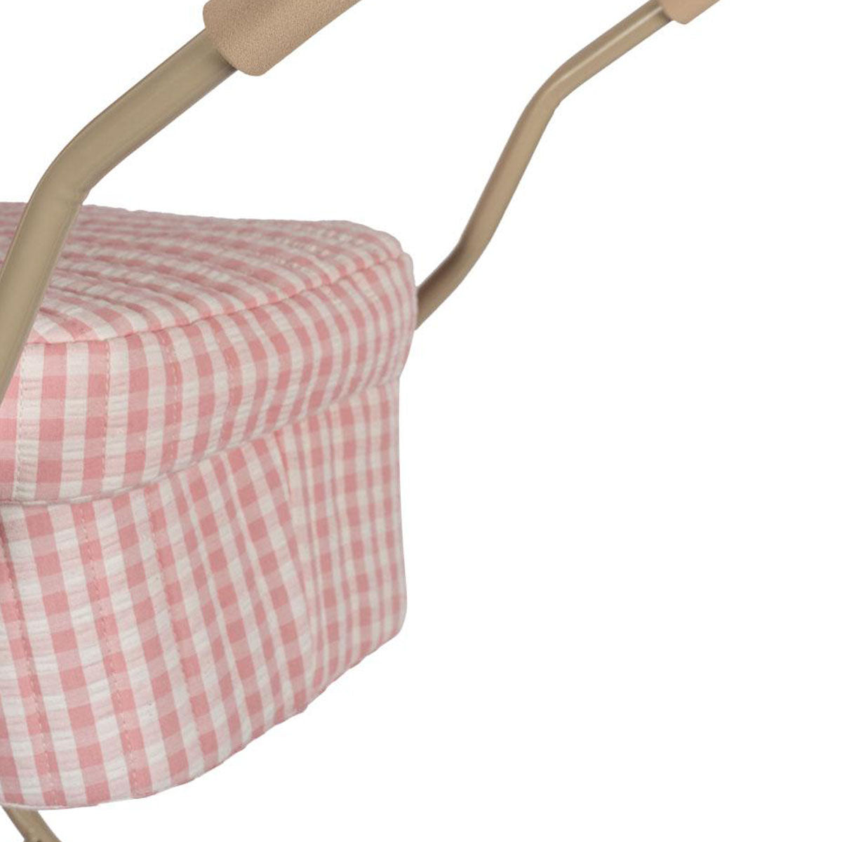 De Konges Slojd poppenwagen in powder pink check heeft een vintage look en is ontworpen met vier grote wielen gemaakt van EVA materiaal voor extra stabiliteit. De kinderwagen voor poppen heeft een schattig ruitjespatroon. VanZus