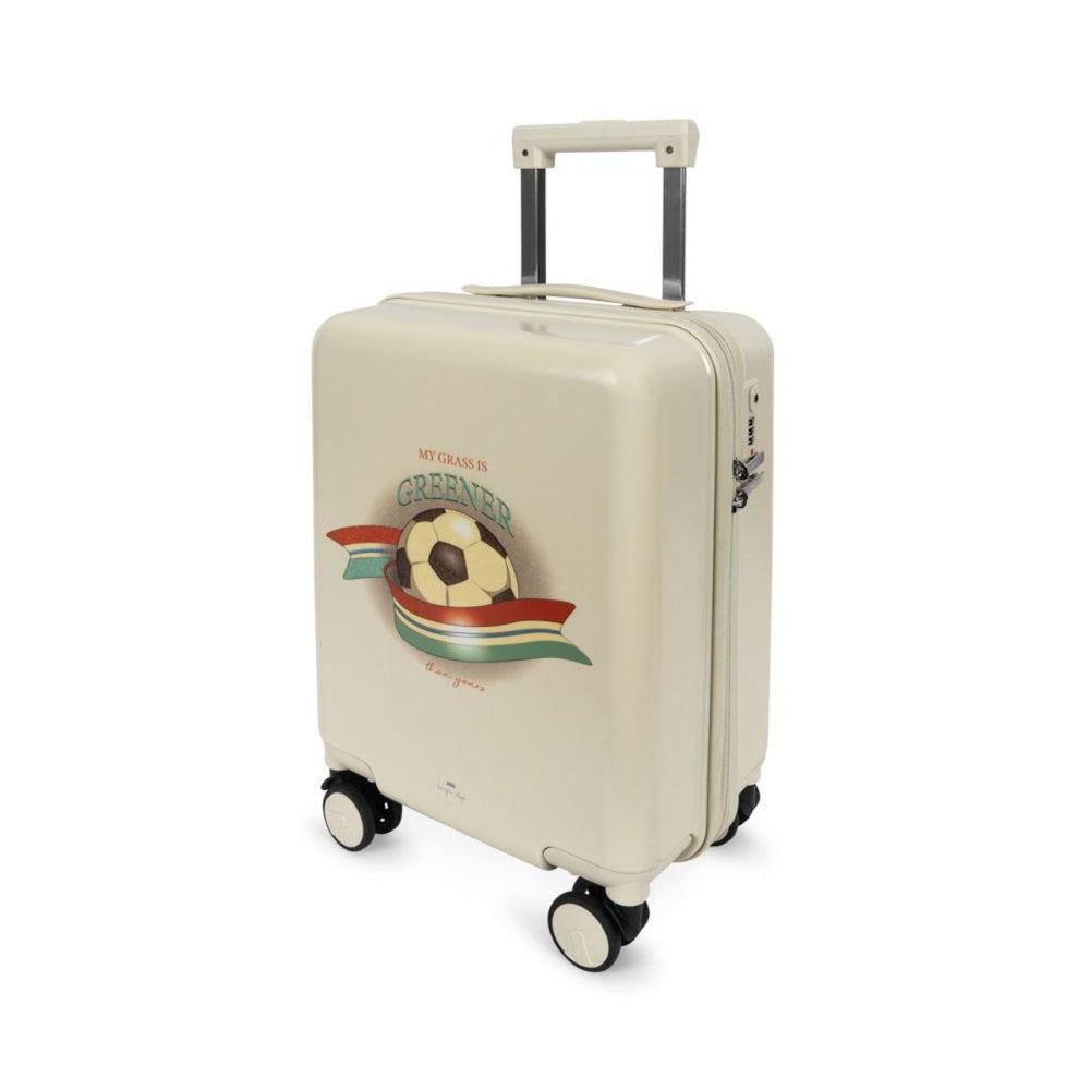 Ga je op vakantie? Dan mag de Konges Slojd reiskoffer in de variant kick it natuurlijk niet ontbreken! Deze kleurrijke trolley is ontworpen om mee te nemen als handbagage en is uitgerust met vier dubbele 360-graden spinnerwielen, zodat hij moeiteloos in elke richting kan bewegen. VanZus