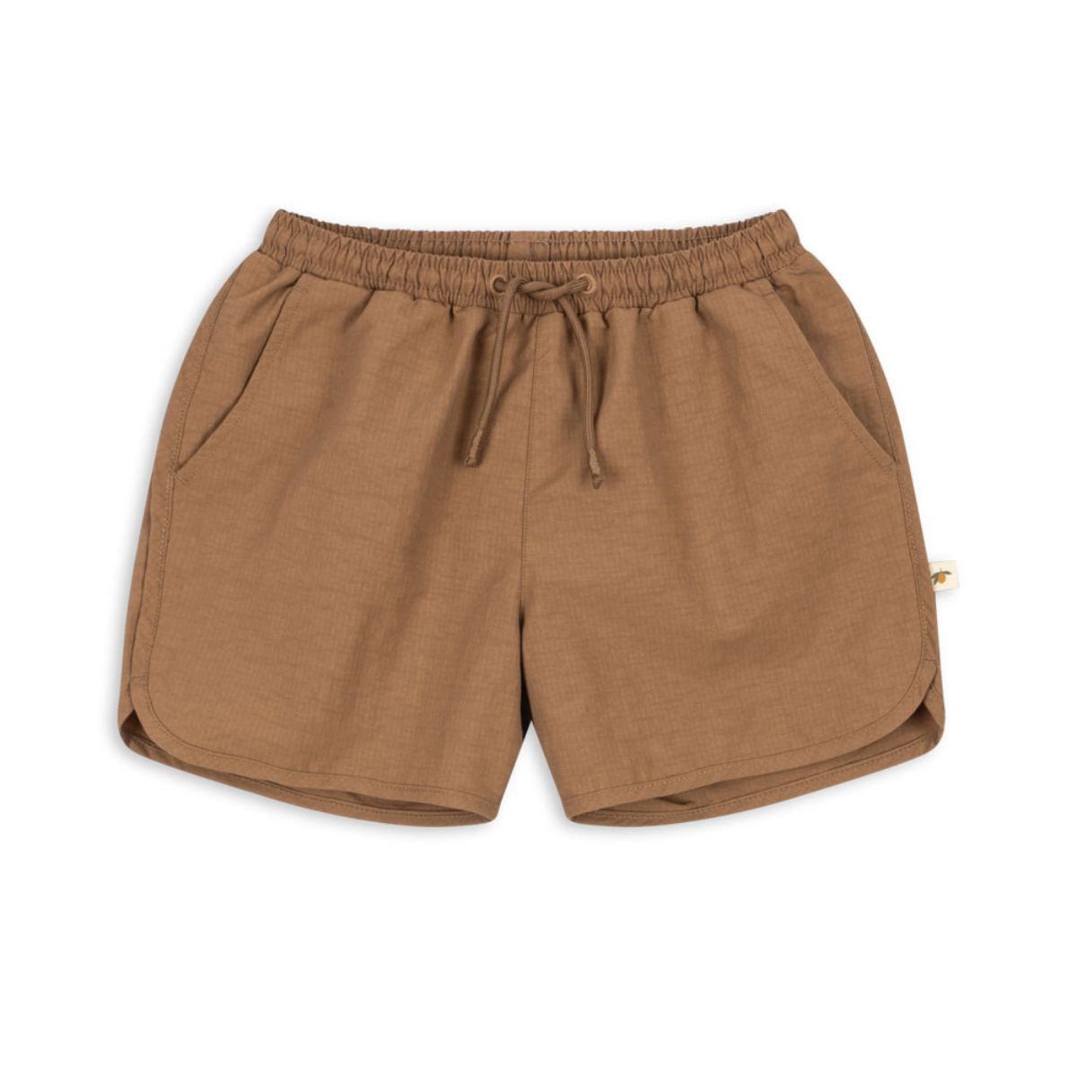 De Konges Slojd roby asnou zwembroek tigers eye is de perfecte keuze voor een zomerse dag vol waterplezier. Deze bruine zwemshort is gemaakt van een zachte en soepele stof, waardoor je kleintje vrij kan bewegen. VanZus