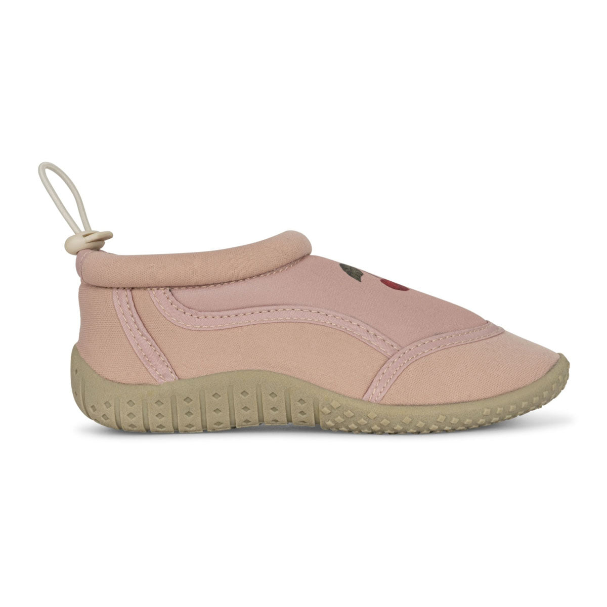 De perfecte zwemschoentjes voor deze zomer! Deze Konges Slojd sea zwemschoenen in cherry beschermen de voetjes van je kleintje op het strand of in het zwembad.De leuke roze waterschoenen voor kinderen zijn gemaakt van 100% neopreen en hebben een rubberen zool voor extra grip en waterresistentie. VanZus