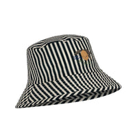 De Konges Slojd seer asnou bucket hat scarab biedt optimale UV-bescherming en stijl voor jouw kleintje. Perfect voor zonnige dagen en strandvakanties! Met mooie zwart-wit gestreepte print met citroen. VanZus