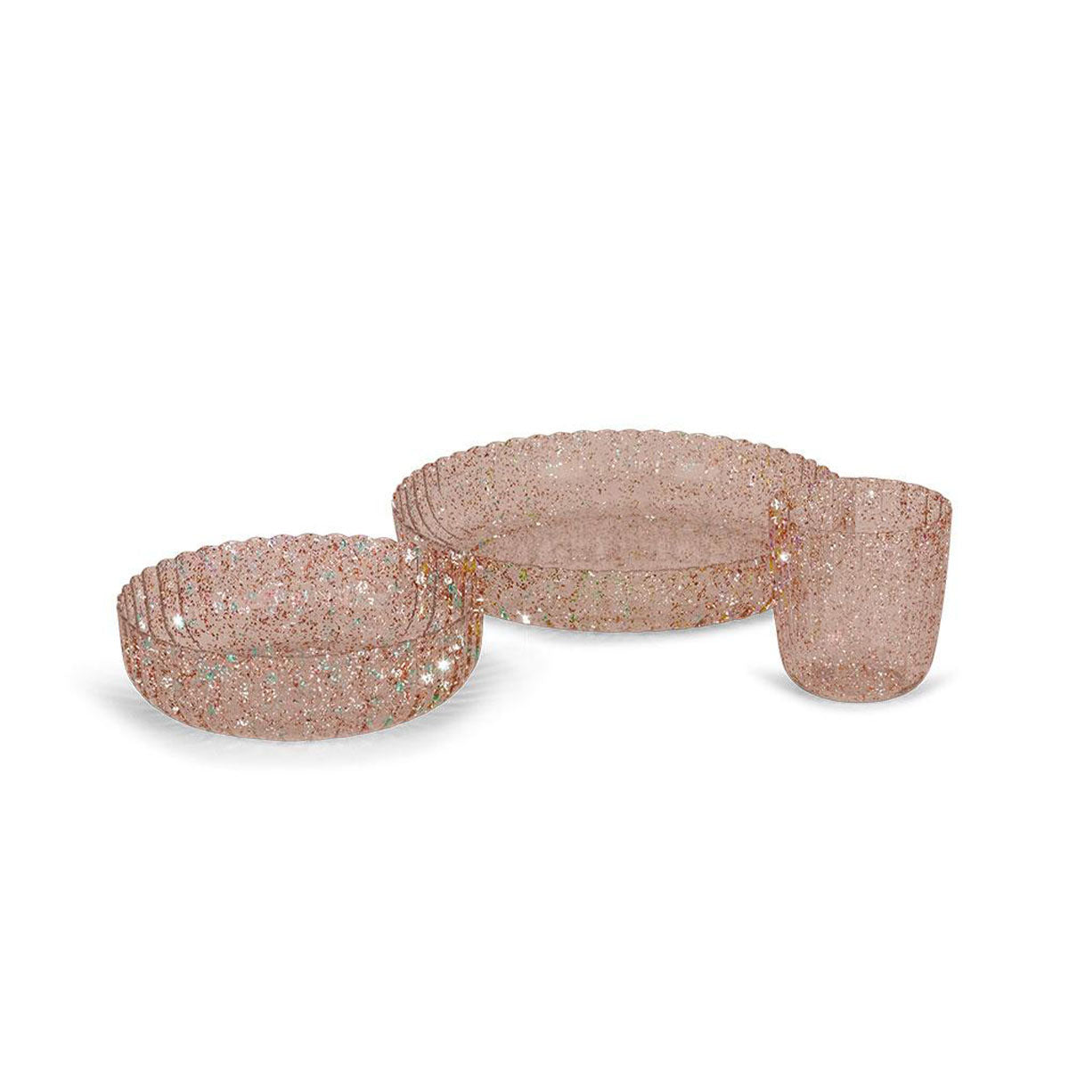 Met dit leuke kinderservies van Konges Slojd voelt je kleintje zich een echte grote meid of jongen. En kunnen eten uit je eigen servies maakt elke maaltijd een feestje! Deze leuke serviesset in glitter sparkling blush van Konges Slojd bestaat uit een bord, een kom en een beker. VanZus