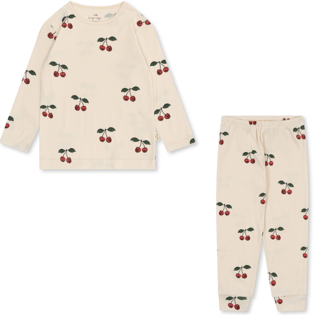 Deze heerlijke sleepy pyjama van Konges Slojd ma grande cerise is een echte must have in de kledingkast van je kleintje. Deze pyjama is namelijk superzacht en zit lekker comfortabel. Én deze pyjama ziet er ook superleuk uit, in de bekende Konges Slojd stijl. VanZus