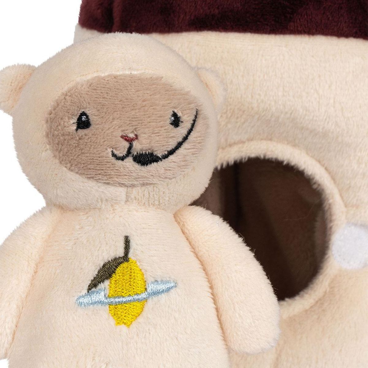 Wat een grappige knuffel is dit! De Konges Slojd teddy in outer space rocket is een tweedelige knuffel die bestaat uit een raket waar het teddybeertje in past. VanZus