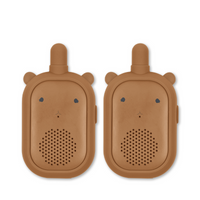 Hoe cool zijn deze bear walkie talkies van Konges Slojd?! Met deze schattige walkie talkies wordt het spelen van verstoppertje, detective of een ander spelletje nog veel leuker! Deze walkie talkies hebben een schattig beertjes design. VanZus