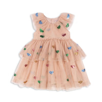 Op zoek naar een feestelijke jurk? Zoek dan niet verder want de Konges Slojd yvonne frill jurk in de variant coeur sequins is feestelijk en schattig tegelijk! Een stijlvolle keuze voor jouw kleine meid. VanZus