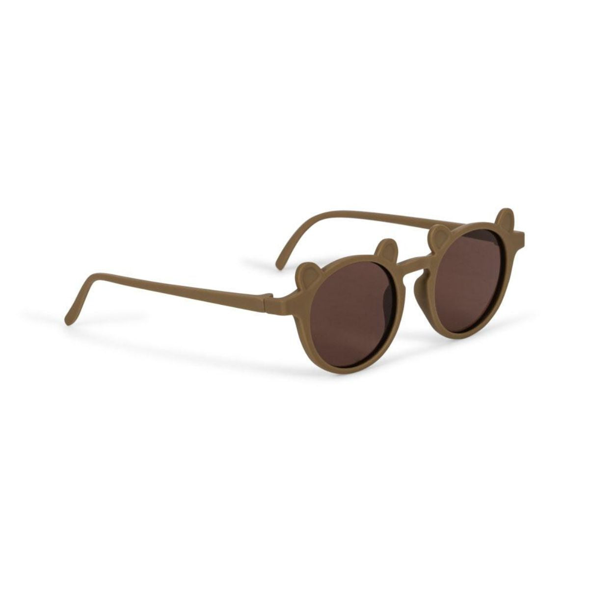 De Konges Slojd zonnebril baby bear tigers eye is de perfecte accessoire voor zonnige dagen. Deze stijlvolle zonnebril biedt 100% UV-bescherming met gepolariseerde lenzen, waardoor de ogen van je kind veilig zijn tegen schadelijke stralen. VanZus