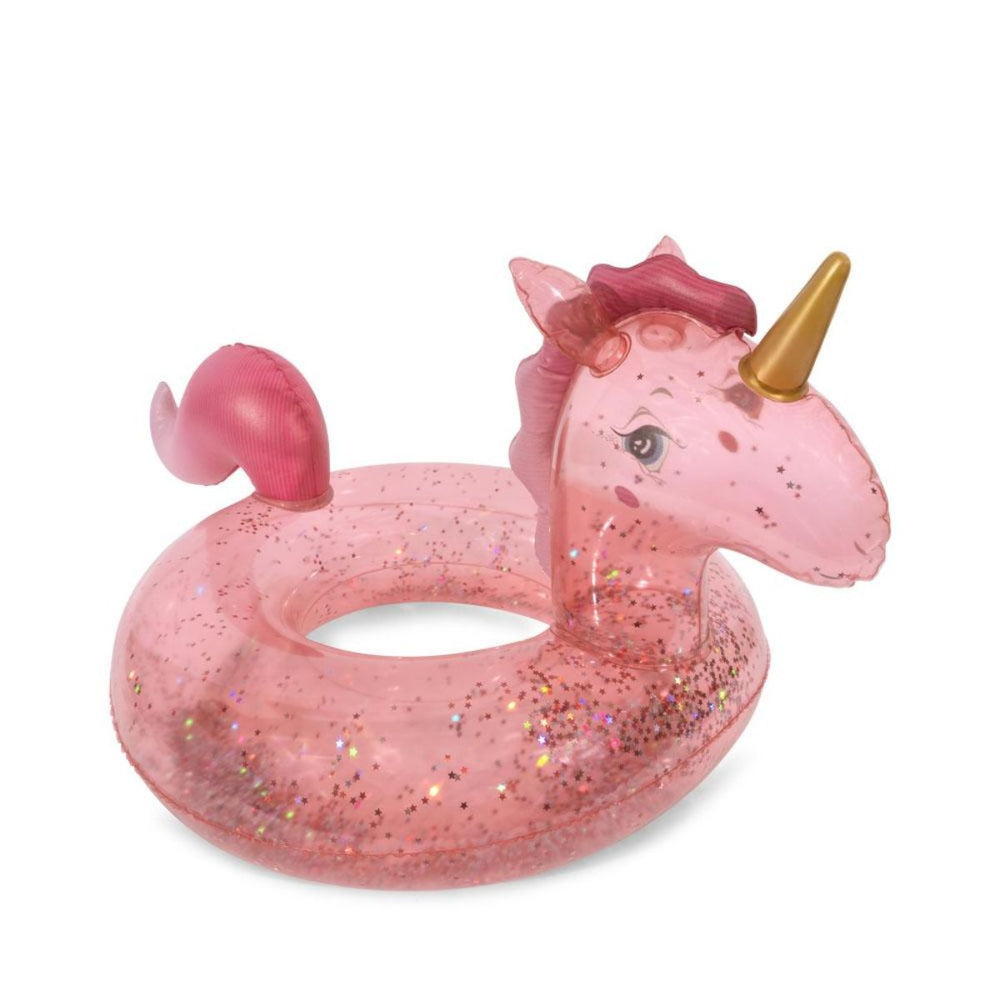 De zwemband horn stars pink van het Deense merk Konges Slojd is perfect voor kleine avonturiers die de waterwereld willen verkennen. Deze drijfring is niet alleen stijlvol, maar ook veilig en stevig, waardoor je kindje met vertrouwen kan zwemmen. VanZus