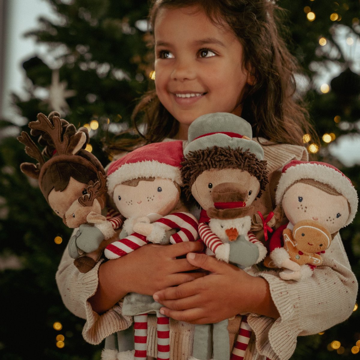 De superschattige knuffelpop Jake van Little Dutch is er nu ook in een Kerst-versie! Deze superschattige pop is een unieke aanwinst in de knuffelcollectie van je kleintje en voegt een vleugje magie toe aan de feestdagen. VanZus