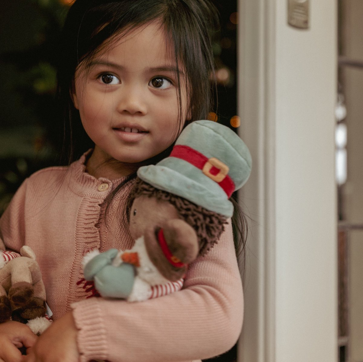 De superschattige knuffelpop Jake van Little Dutch is er nu ook in een Kerst-versie! Deze superschattige pop is een unieke aanwinst in de knuffelcollectie van je kleintje en voegt een vleugje magie toe aan de feestdagen. VanZus