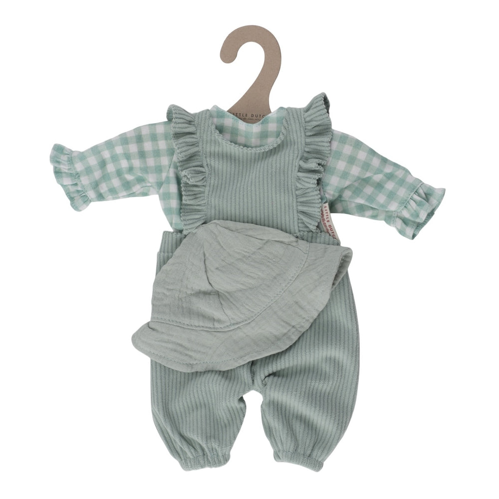 Kleed je babypop in stijl met de kleertjes in de kleur green check van Little Dutch. Voor speciale gelegenheden of gewoon tijdens het spelen. De set bestaat uit een blouse, tuinbroek en hoedje. VanZus