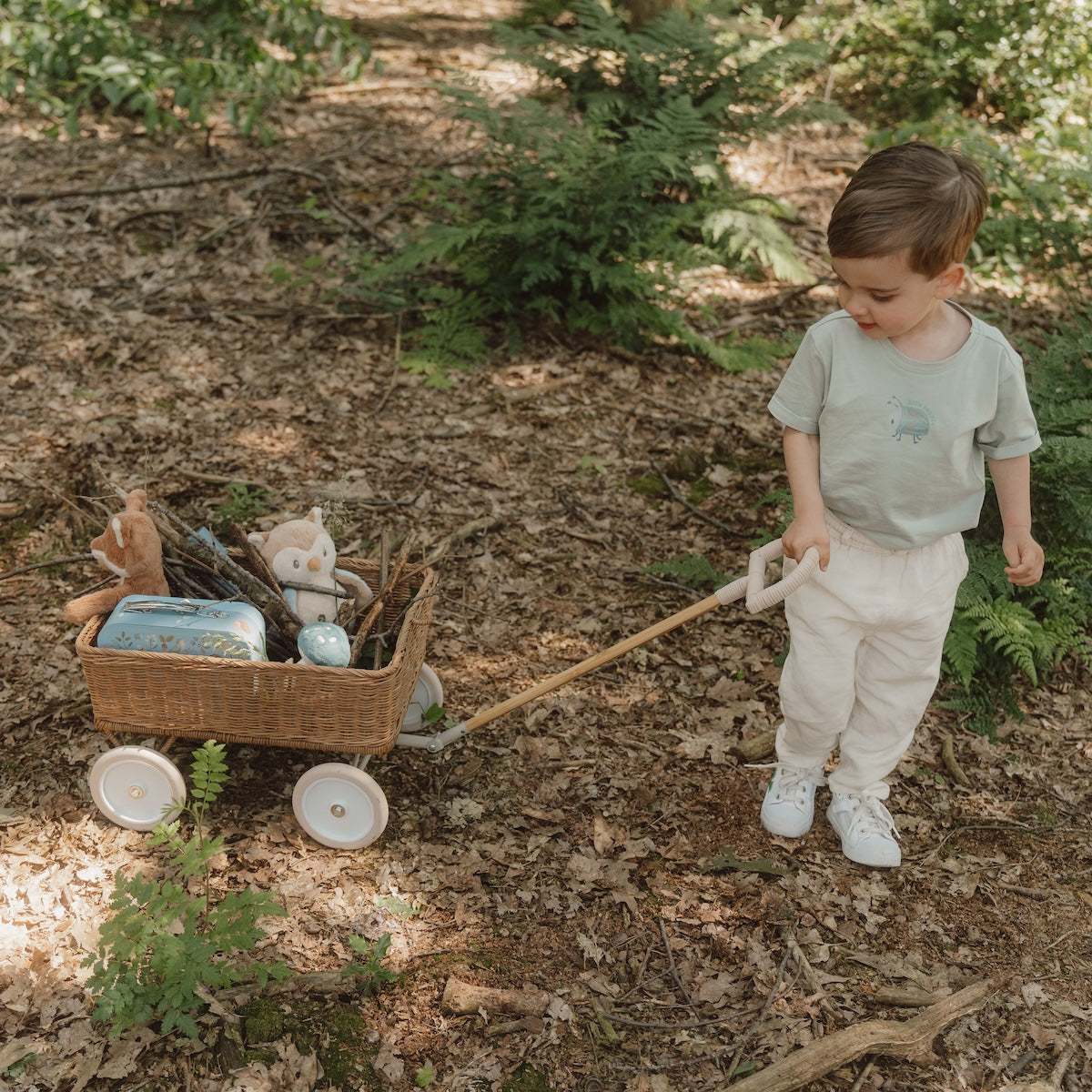 De Little Dutch koffertjes met de forest friends print zijn perfect voor kleine avonturiers! De set van twee schattige koffertjes in verschillende formaten is ideaal om speelgoed, spulletjes of schatten in op te bergen. VanZus