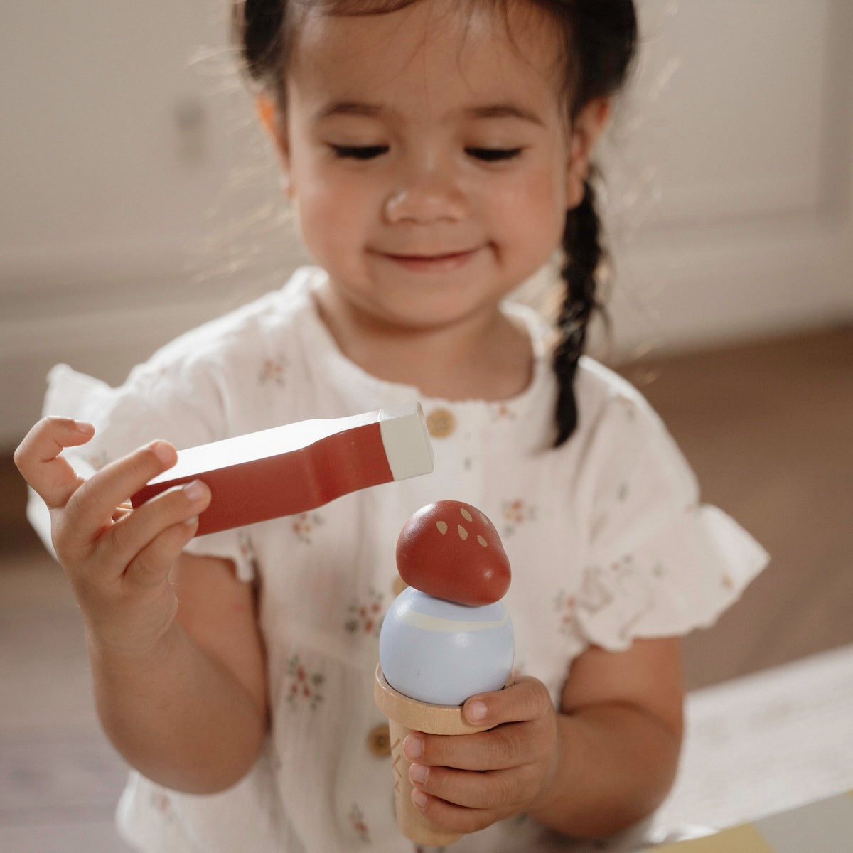 Pequeño puesto de helados de juguete holandés