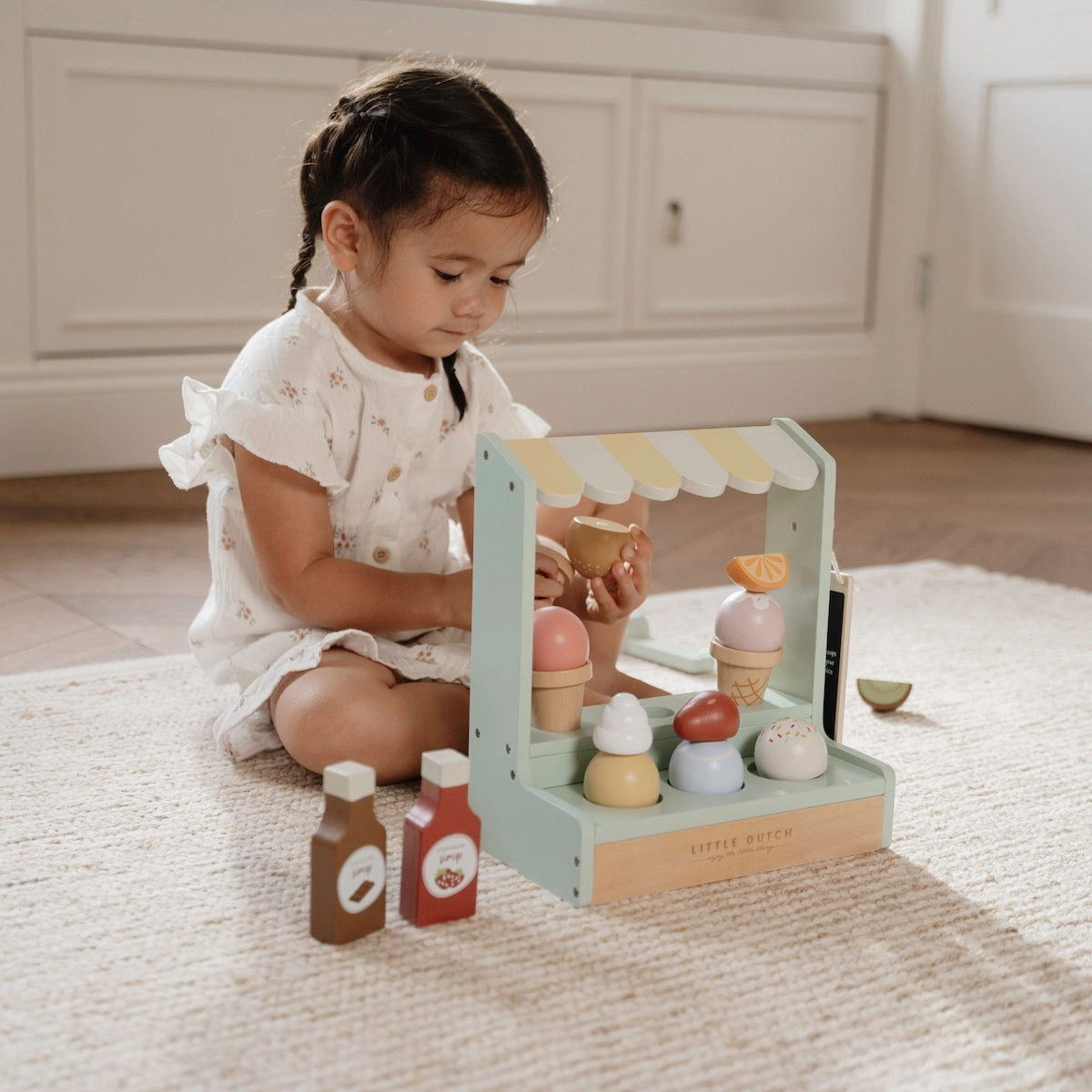 Little Dutch toy ice cream stall