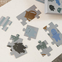 Samen puzzelen doe je met de Liewood jimmie puzzel monster/mist! Deze leuke witte puzzel staat vol met stoere monsters. Met 35 stukjes biedt de puzzel urenlang plezier voor kids vanaf 4 jaar. VanZus.