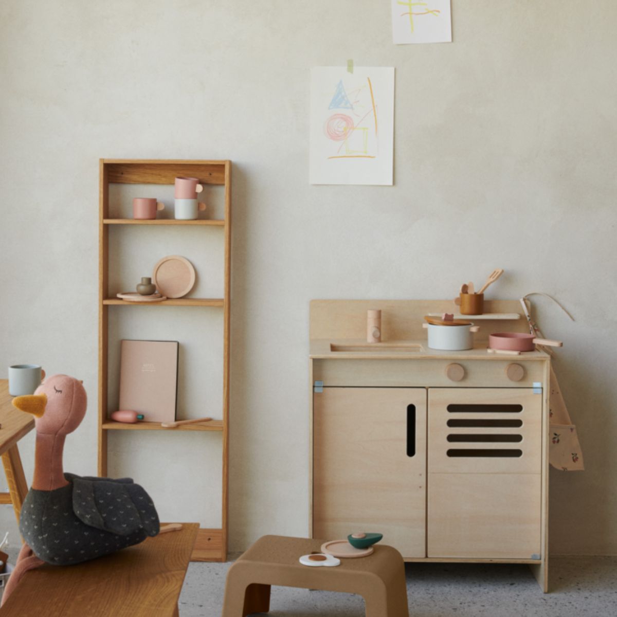 Laat je kindje zijn of haar fantasie de vrije loop gaan met deze mario speelkeuken in natural wood van het merk Liewood. Met deze leuke speelkeuken kan je kindje, net zoals mama of papa, de lekkerste gerechten klaar maken. VanZus