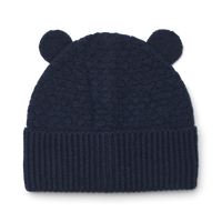 Maak kennis met te leuke miller beanie met oortjes in de kleur classic navy van het toffe merk Liewood. Deze muts is de perfecte combinatie van stijl en functionaliteit voor de kleintjes! VanZus