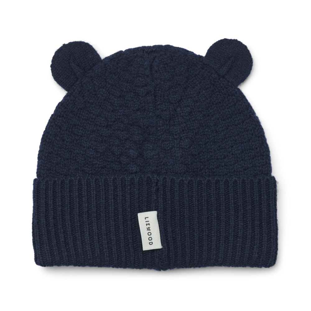 Maak kennis met te leuke miller beanie met oortjes in de kleur classic navy van het toffe merk Liewood. Deze muts is de perfecte combinatie van stijl en functionaliteit voor de kleintjes! VanZus