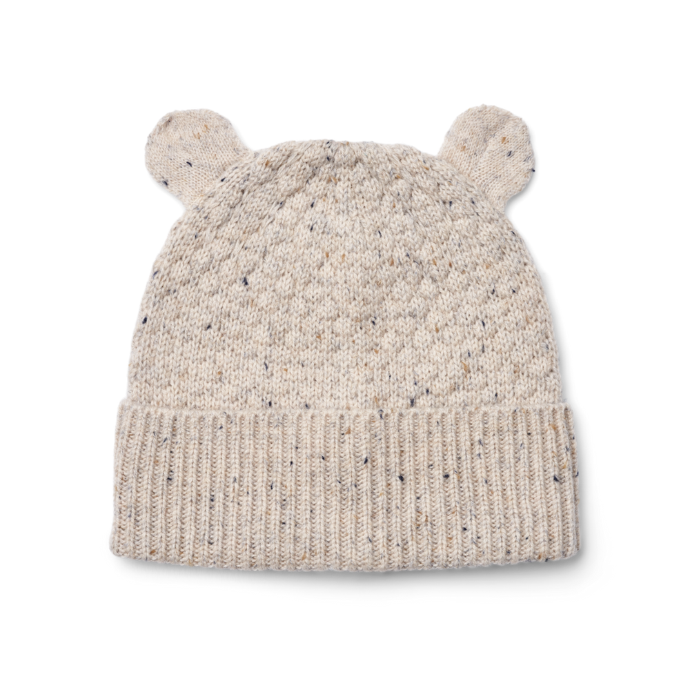 Maak kennis met te leuke miller beanie met oortjes in de kleur nebs multi/sandy van het toffe merk Liewood. Deze muts is de perfecte combinatie van stijl en functionaliteit voor de kleintjes! VanZus