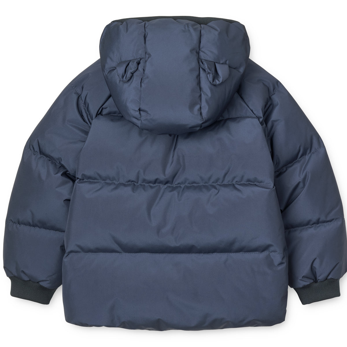 Met deze geweldige polle down puffer jas in de kleur classic navy van het merk Liewood heeft je kindje het nooit koud tijdens de winter. Deze jas heeft een heerlijke warme zonde vulling en ziet er ook nog eens heel lief uit! VanZus