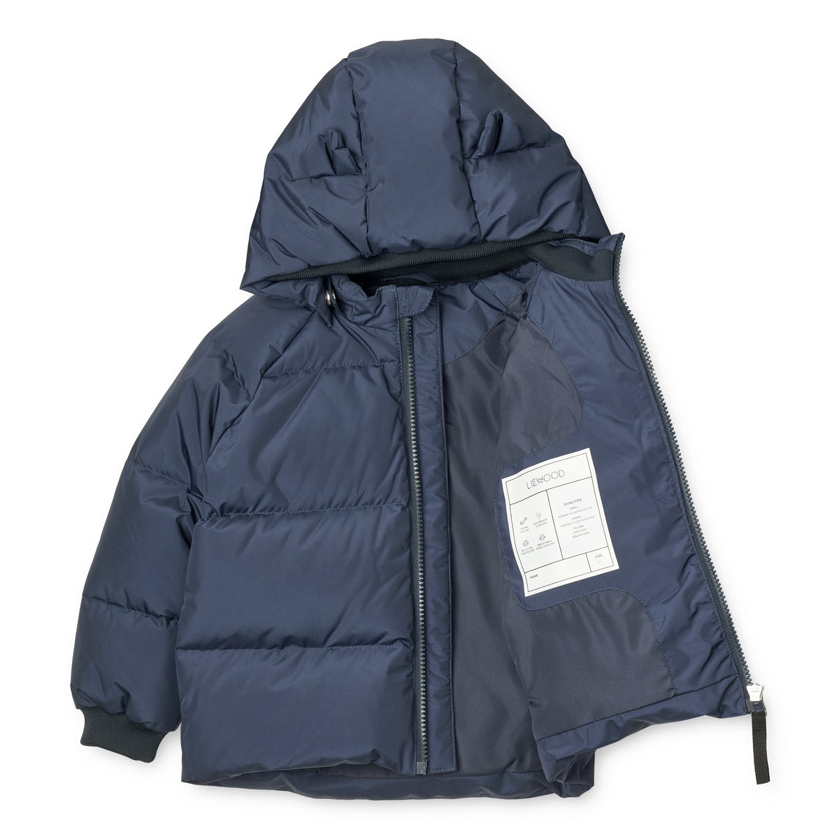 Met deze geweldige polle down puffer jas in de kleur classic navy van het merk Liewood heeft je kindje het nooit koud tijdens de winter. Deze jas heeft een heerlijke warme zonde vulling en ziet er ook nog eens heel lief uit! VanZus