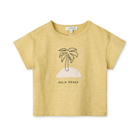 Verrijk de garderobe van je kindje met dit schattige dodomo T-shirt in de palm peace/crispy corn van het merk Liewood. Dit stijlvolle shirtje ziet er niet alleen geweldig uit, maar zit ook heel erg comfortabel!  VanZus