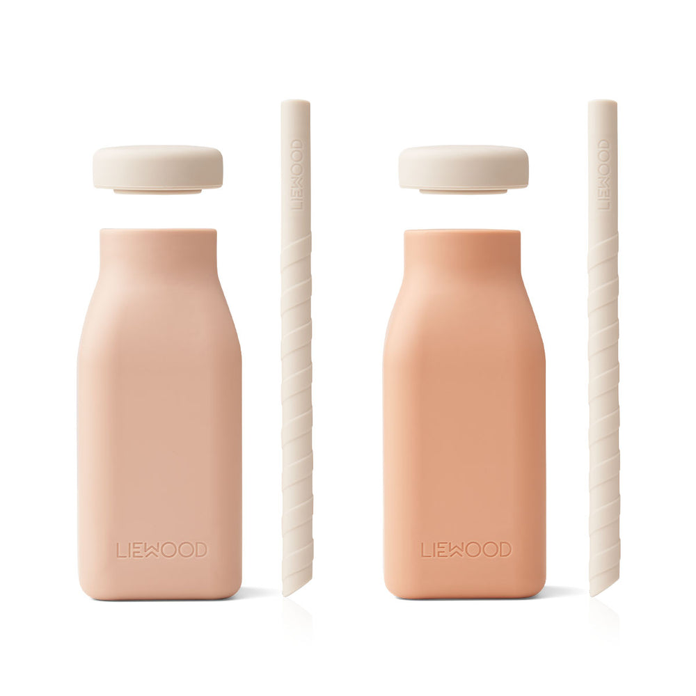 Serveer een milkshake of elk ander drankje in deze leuke erika milkshake drinkfles 2-pack rose mix van het merk Liewood. Deze drinkflesjes zijn de perfecte overbrugging tussen een tuitbeker en een 'grote mensen beker'. VanZus