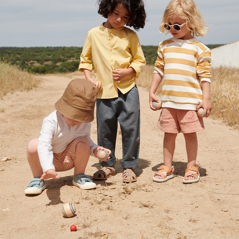 Speel jeu de boules met je kleintje met deze leuke Liewood Sisse petanque set sea blue multi mix. Deze set is ideaal als je je kindje wilt laten kennismaken met het spelletje jeu de boules. VanZus