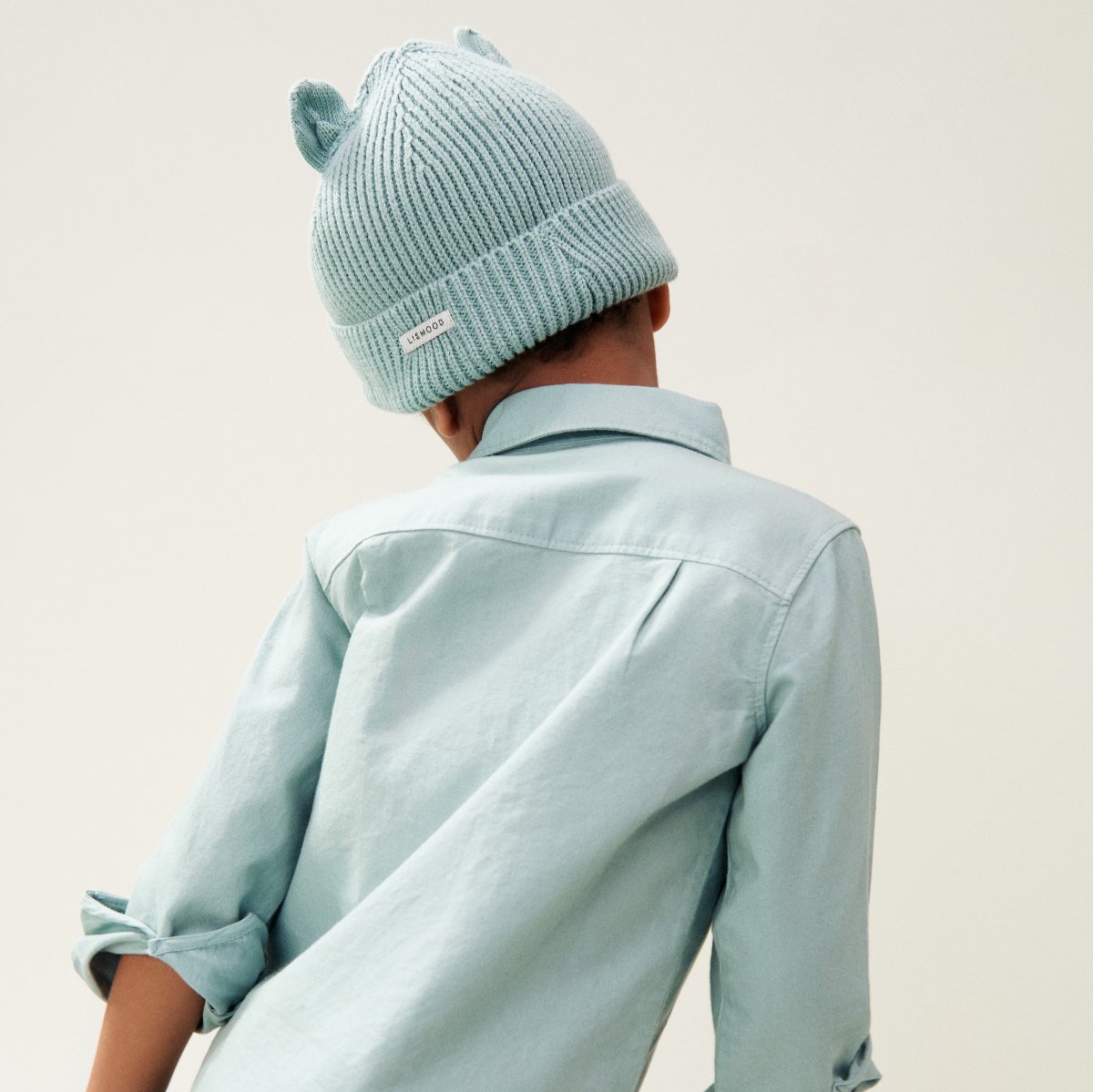 Maak kennis met te leuke gina beanie met oortjes in de kleur icy blue van het toffe merk Liewood. Deze muts is de perfecte combinatie van stijl en functionaliteit voor de kleintjes! VanZus