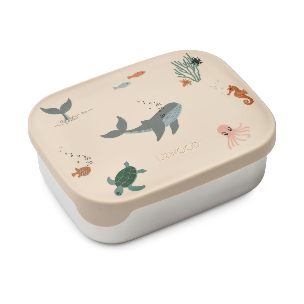 De Liewood arthur lunchbox sea creature/sandy cream is ideaal om je lunch in mee te nemen naar school of om snacks in te bewaren tijdens een dagje weg. Wat heel handig is aan deze lunchbox is dat hij drie compartimenten heeft. VanZus
