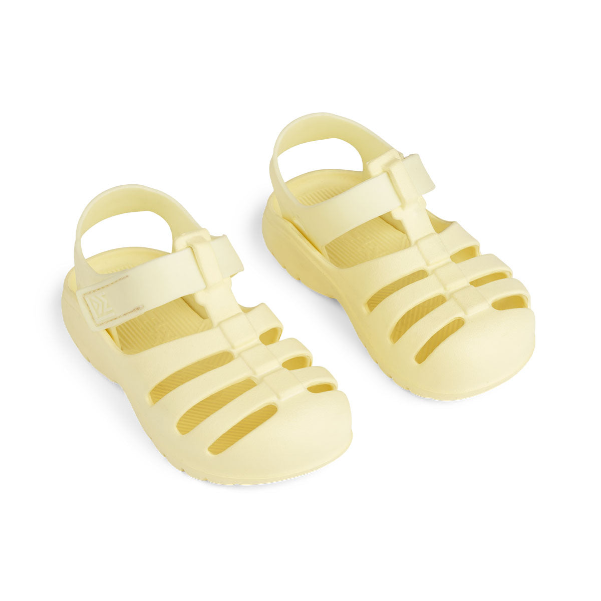 Ben je op zoek naar praktische én leuk uitziende sandalen? Dan zijn deze beau sandalen van Liewood in de kleur lemonade/cloud cream ideaal! Deze gele waterschoenen zitten namelijk enorm comfortabel, dankzij het zachte en lichtgewicht materiaal, maar zien er ook stijlvol uit. VanZus