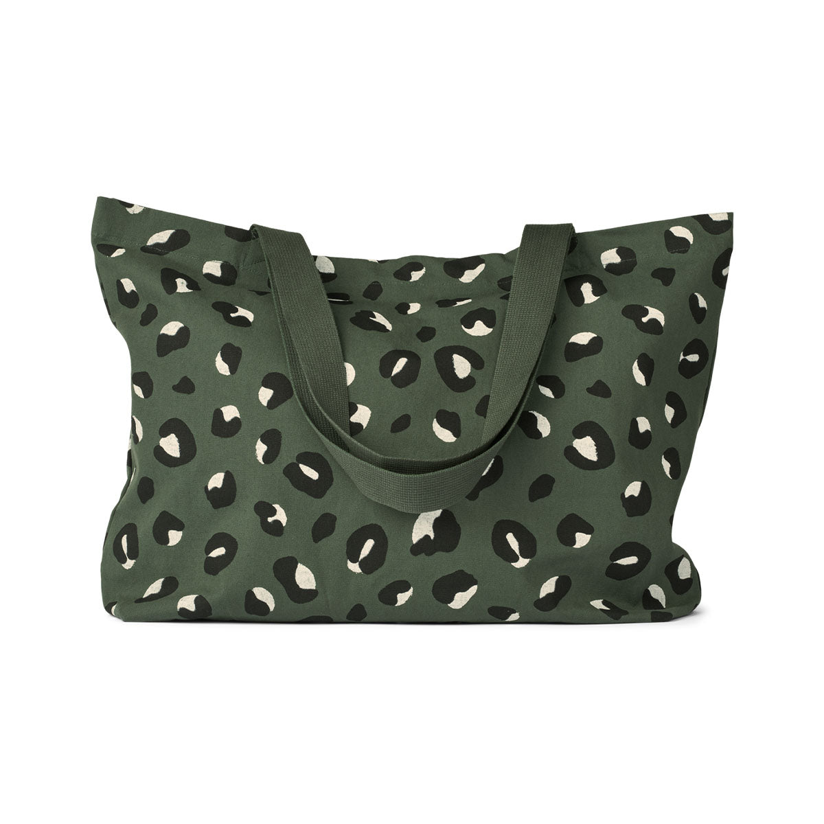 Reis in stijl met deze supertoffe big totebag in wild leo/forest green. Deze leuke totebag is niet alleen super praktisch, maar ziet er ook nog eens heel tof uit! Deze totebag heeft namelijk een mooie groene kleur en een stoere luipaard print. VanZus