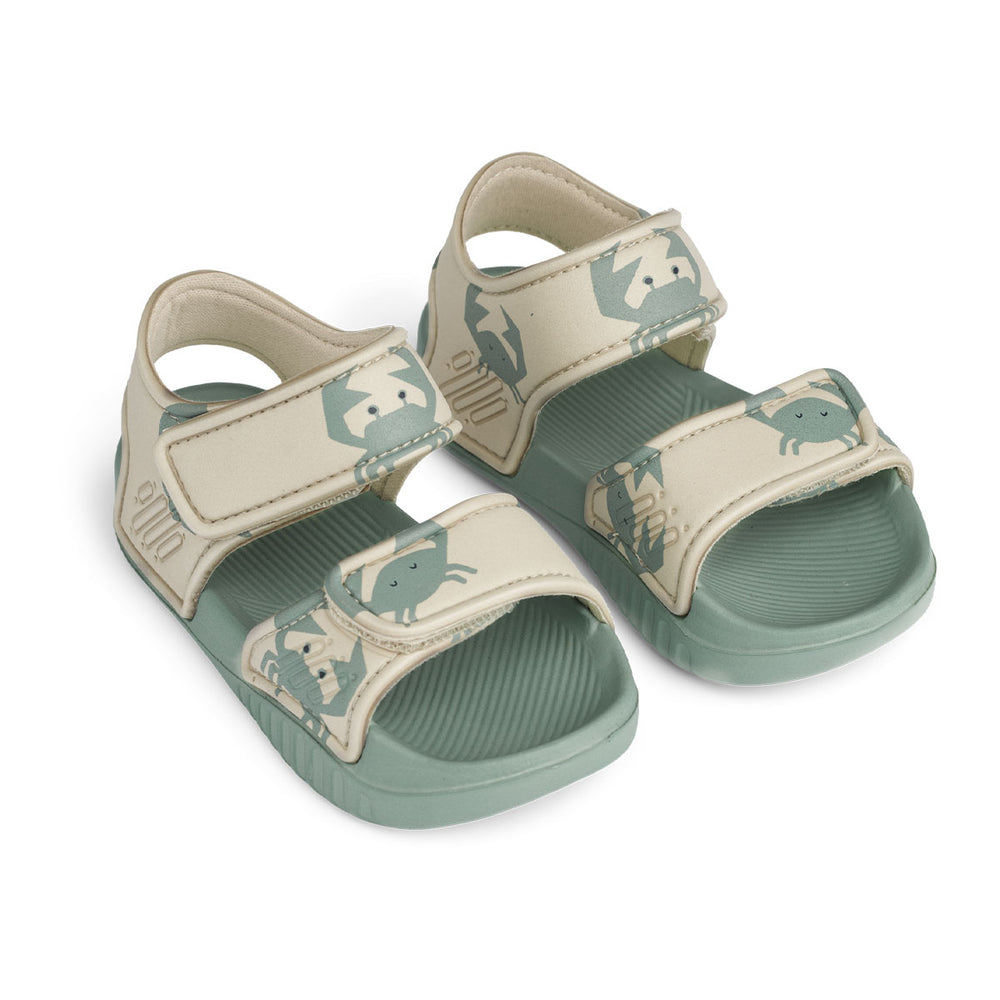 Ben je op zoek naar praktische én leuk uitziende sandalen? Dan zijn deze blumer sandalen van Liewood in crab/sandy ideaal! Deze sandalen zitten namelijk enorm comfortabel, maar zien er ook stijlvol uit. Deze toffe sandaaltjes zullen supercomfortabel zitten bij je kleintje. VanZus