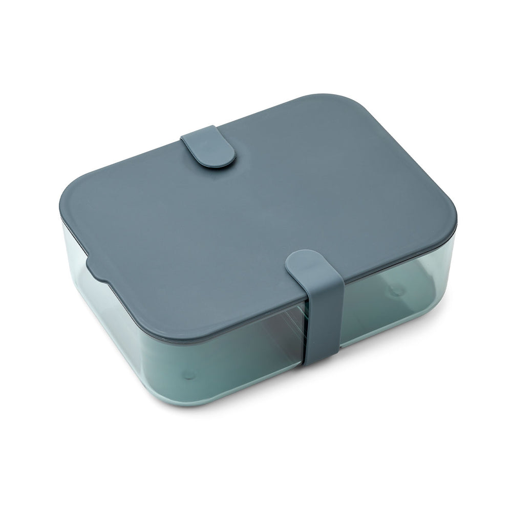 Transformeer de lunchroutine van je kindje met deze leuke carin lunchbox groot in whale blue/sea blue. Deze ruime lunchbox is perfect voor onderweg en biedt voldoende ruimte voor gezonde lekkernijen. VanZus