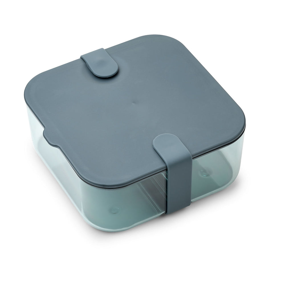 Transformeer de lunchroutine van je kindje met deze leuke carin lunchbox klein in whale blue/sea blue. Deze compacte lunchbox is perfect voor onderweg en biedt voldoende ruimte voor gezonde lekkernijen. VanZus