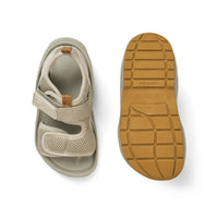 Ben je op zoek naar fijne sandalen voor jouw kleintje? Deze christi sandalen in mist mix van het merk Liewood zijn ideaal voor de zomervakanties en tijdens de warme dagen. Deze sandalen zijn niet alleen praktisch, maar zien er ook heel erg leuk uit! VanZus