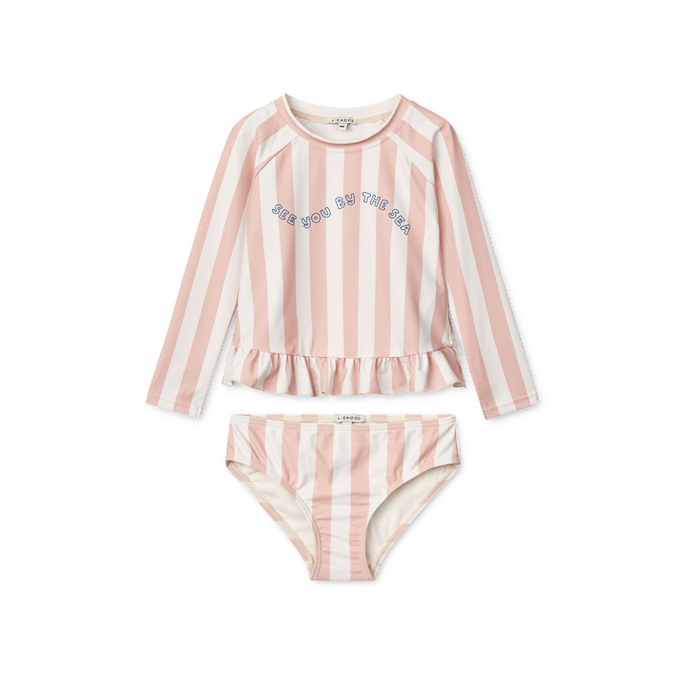 Hoe leuk is deze bikini met lange mouwen van het merk Liewood? De dagny bikini met lange mouwen in de variant stripe sorbet rose/creme de la creme ziet er niet alleen fantastisch uit, maar beschermt je kleintje ook tegen de zon! VanZus