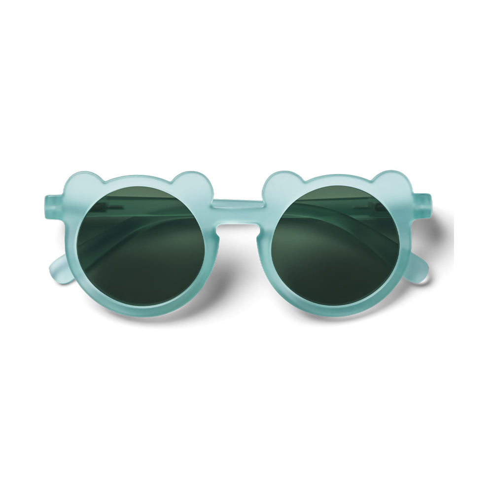 Bescherm je ogen met deze fantastische darla zonnebril beer peppermint. Deze zonnebril met een tof rond montuur beschermt je ogen van je kindje tegen de zon terwijl je kindje er ook super stylish uitziet met deze bril op! VanZus