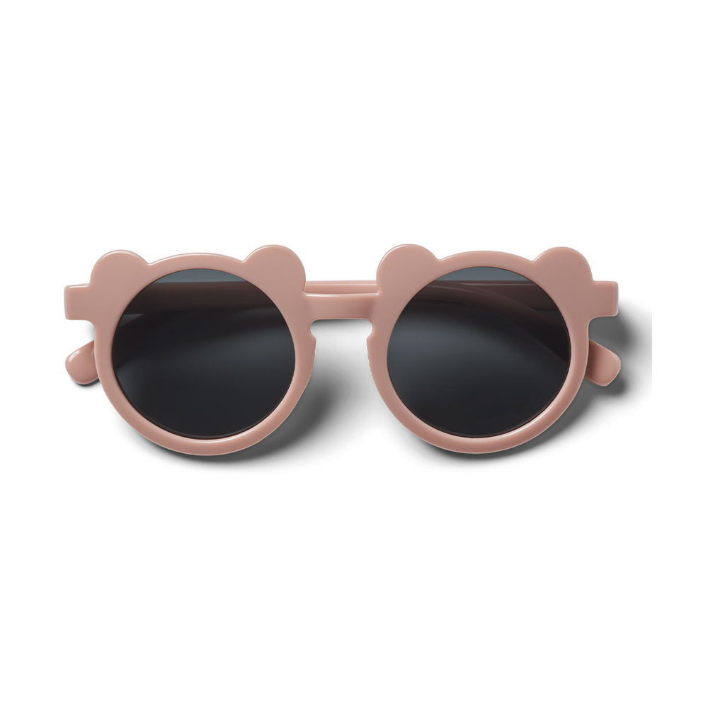 Bescherm je ogen met deze fantastische darla zonnebril beer tuscany rose. Deze zonnebril met een tof rond montuur beschermt je ogen van je kindje tegen de zon terwijl je kindje er ook super stylish uitziet met deze bril op! VanZus