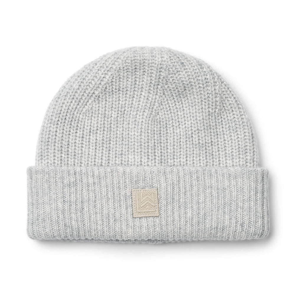 Houd het hoofd en de oren van je kindje lekker warm met deze te gekke emilio beanie muts in de kleur light grey melange van het merk Liewood. Deze heerlijk warme muts is niet alleen handig voor de koude wintermaanden, maar ziet er ook geweldig uit! VanZus