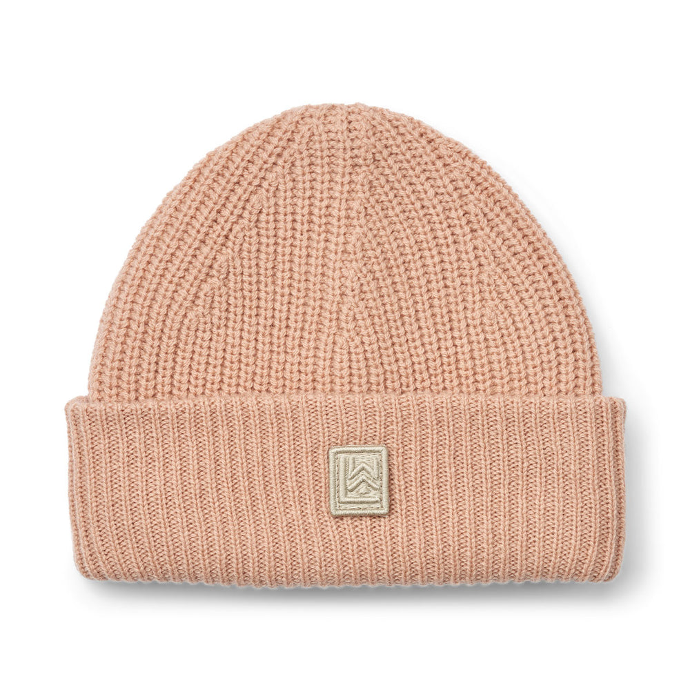 Houd het hoofd en de oren van je kindje lekker warm met deze te gekke emilio beanie muts in de kleur tuscany rose/pale tuscany van het merk Liewood. Deze heerlijk warme muts is niet alleen handig voor de koude wintermaanden, maar ziet er ook geweldig uit! VanZus