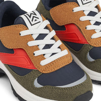 Je kleintje steelt de show met deze leuke evi flash sneakers in de kleur army brown multi mix. Deze sportieve sneakers zien er onwijs tof uit, zijn voorzien van opvallende kleuren én reflecteren in het donker. VanZus