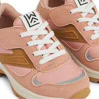 Je kleintje steelt de show met deze leuke evi flash sneakers in de kleur tuscany rose mix. Deze sportieve sneakers zien er onwijs tof uit, zijn voorzien van opvallende kleuren én reflecteren in het donker. VanZus