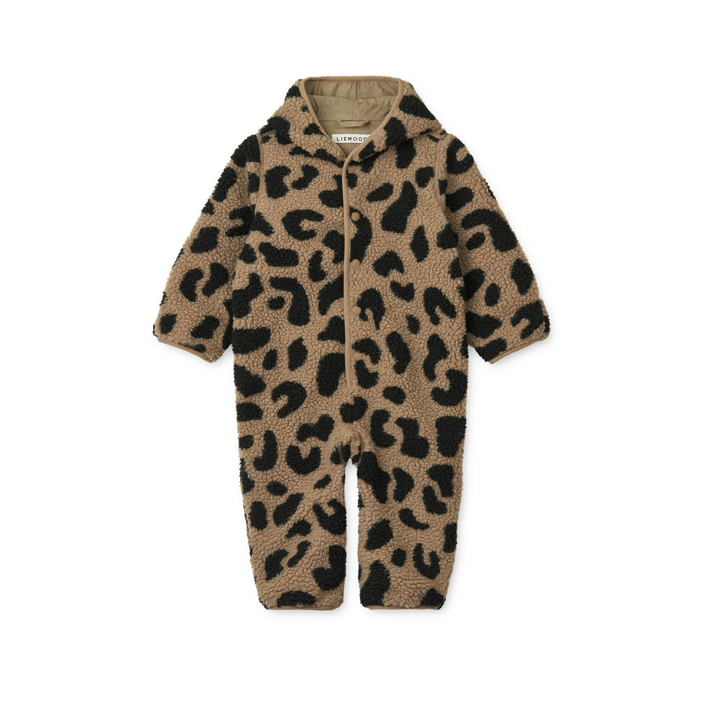 Heerlijk warm, zacht en superschattig: dat is de fraser baby jumpsuit in de variant mga leo/oat mix. Dit heerlijke zachte babypakje is ideaal tijdens de frissere dagen buiten. Trek het jumpsuitje aan wanneer je op pad gaat met je kind om je kindje lekker warm te houden. VanZus