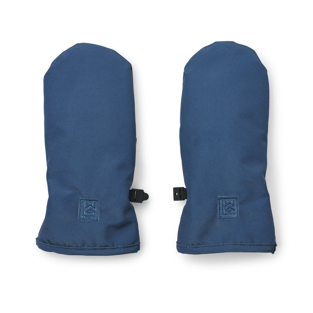 Op zoek naar de perfecte wanten voor het winterseizoen? Met de Liewood hakon wanten in de kleur indigo blue steelt jouw kleintje de show.De handschoenen houden je handen lekker warm, zelfs op de koudste dagen. VanZus