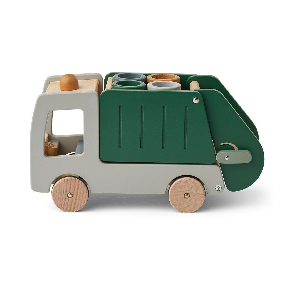 Je kindje heeft uren speelplezier met deze irina recycling truck in garden green multi mix van het merk Liewood. Deze mooie houten recycling truck is gemaakt van hoge kwaliteit hout, heeft een hefboom voor de vuilnisbakken en is een echte must have voor kinderen die gek zijn op recycling trucks! VanZus